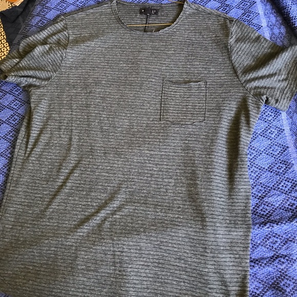 Men’s tee. Super soft. Gently used. - Picture 2 of 4